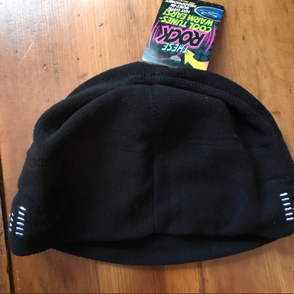 ✨3/$12✨ NWT Winter Hat With Headphones